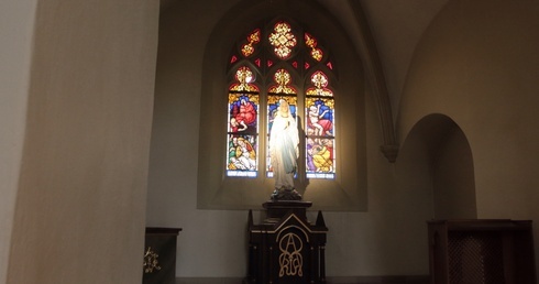 Odpust z św. Michałem Archaniołem w tle