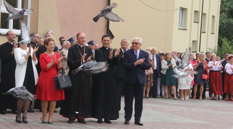 Bobowa. Błogosławieństwo odnowionego kościoła w 680. rocznicę lokacji miasta