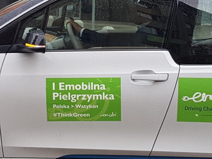 Katowice. Wyruszyła I Emobilna Pielgrzymka do Watykanu