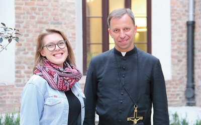 ▲	Faustyna Hinc i o. Marcin Szafors OMI zapraszają na zajęcia do Oblackiego Centrum Edukacji i Kultury w Gdańsku. 