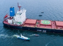 Aktywiści Greenpeace zatrzymani na redzie portu w Gdańsku