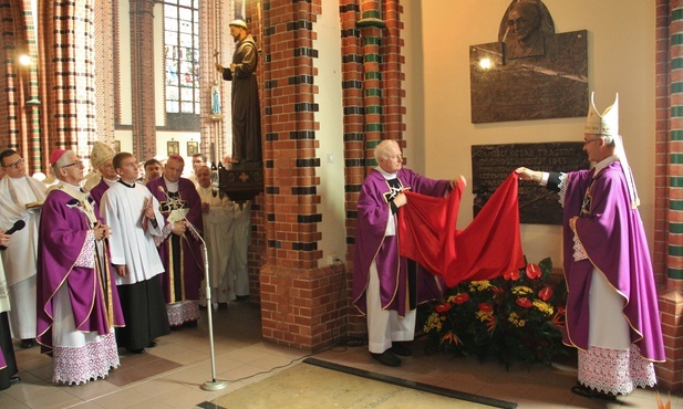 Katowice. Polonia dziękuje śp. abp. Wesołemu