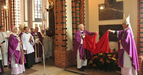Katowice. Polonia dziękuje śp. abp. Wesołemu