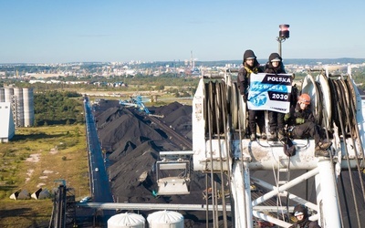 Greenpeace w Gdańsku - weszli na portowe dźwigi