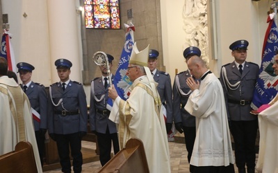 Abp Skworc: Wybór prymatu Boga jest fundamentem bezpieczeństwa państwa