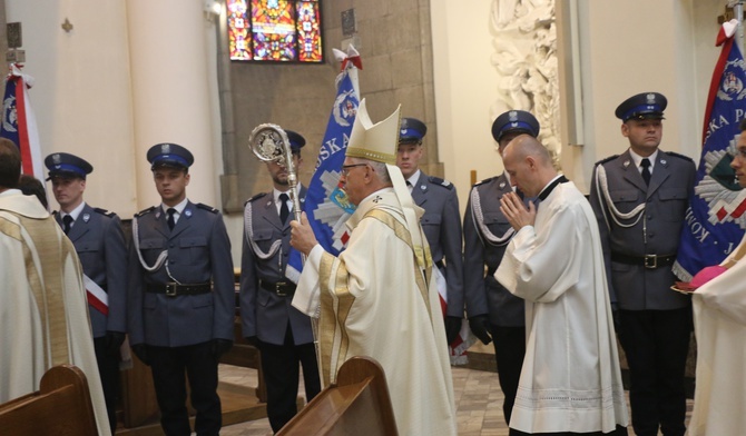 Abp Skworc: Wybór prymatu Boga jest fundamentem bezpieczeństwa państwa