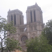 Katedra Notre-Dame nadal w niebezpieczeństwie 