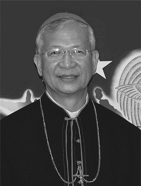 Biskup Rolando Crisostomo Santos