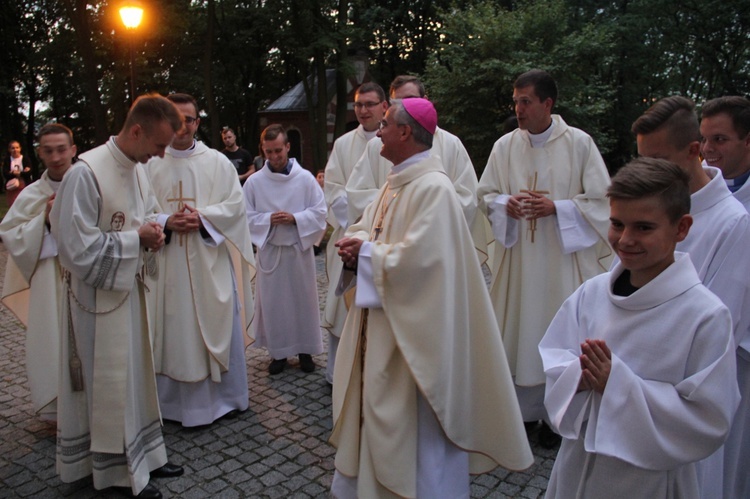 Doroczne zgromadzenie Ciemnych Typów