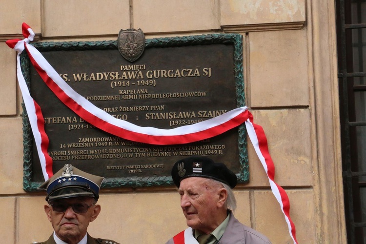 Tablica upamiętniająca zamordowanych niepodległościowców