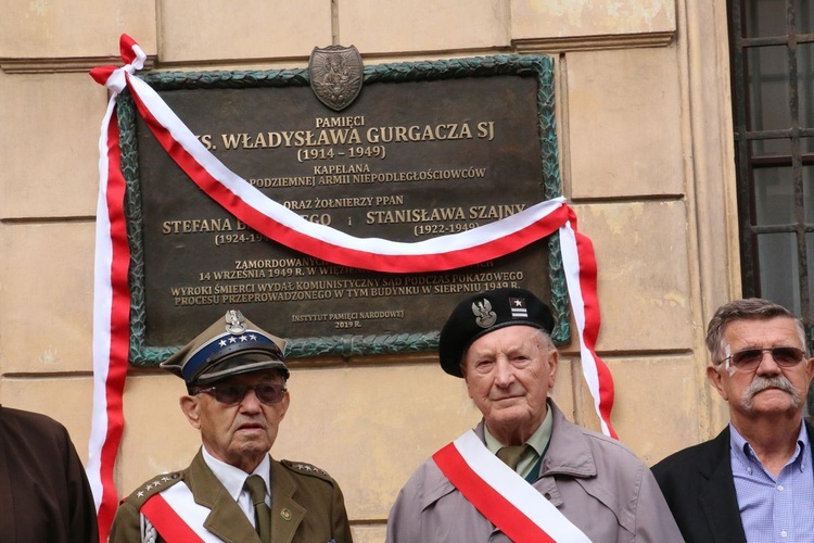 Tablica upamiętniająca zamordowanych niepodległościowców