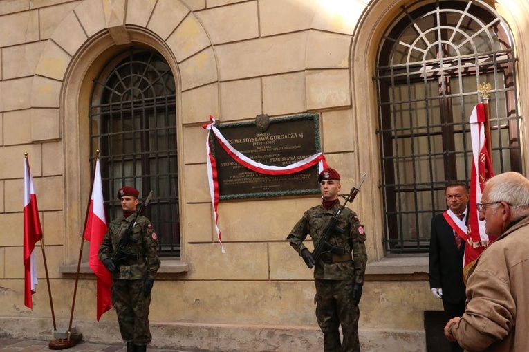Tablica upamiętniająca zamordowanych niepodległościowców