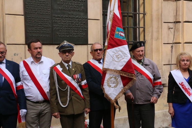 Tablica upamiętniająca zamordowanych niepodległościowców