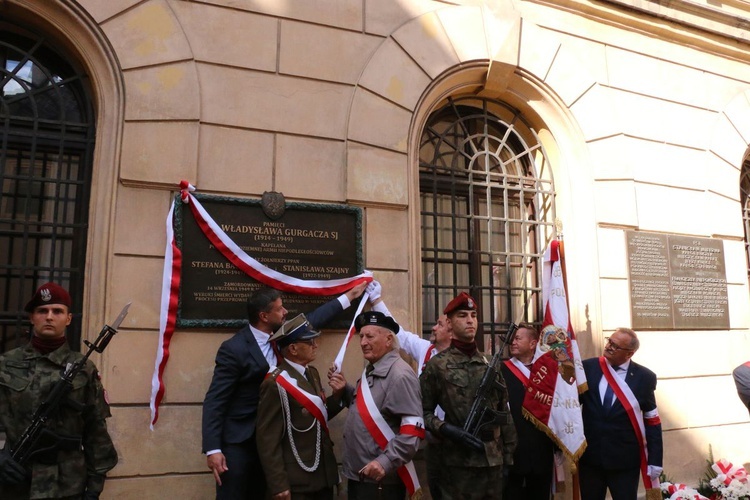 Tablica upamiętniająca zamordowanych niepodległościowców