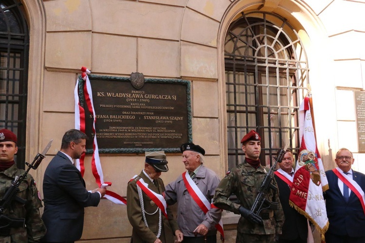 Tablica upamiętniająca zamordowanych niepodległościowców