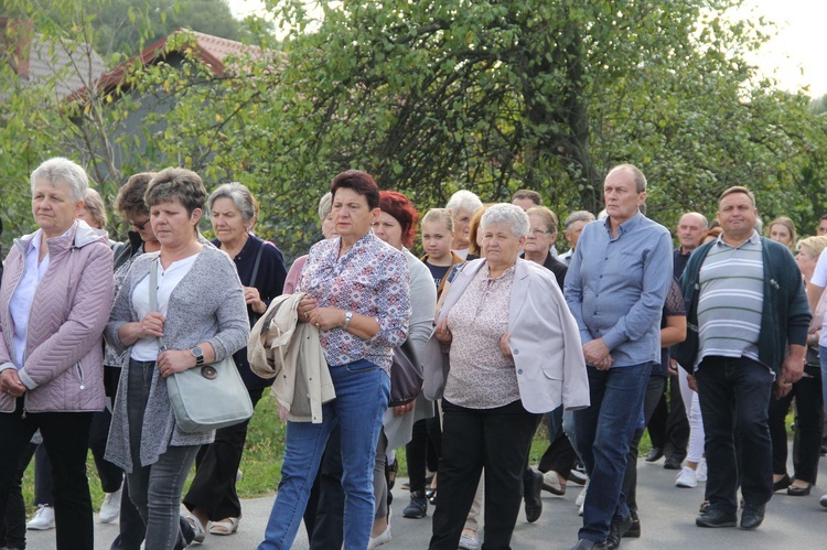 Z Jodłowej pod krzyż na granicy z Przeczycą