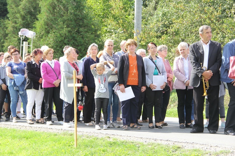 Z Jodłowej pod krzyż na granicy z Przeczycą