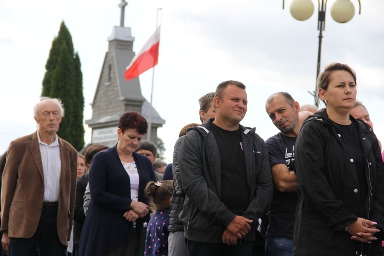 Z Jodłowej pod krzyż na granicy z Przeczycą