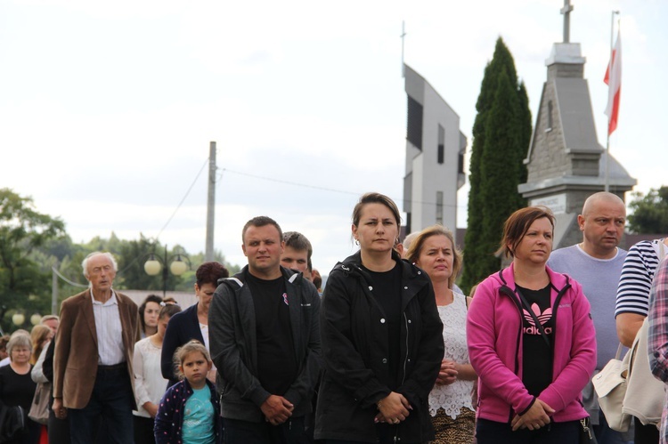 Z Jodłowej pod krzyż na granicy z Przeczycą