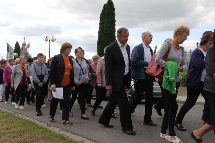 Z Jodłowej pod krzyż na granicy z Przeczycą