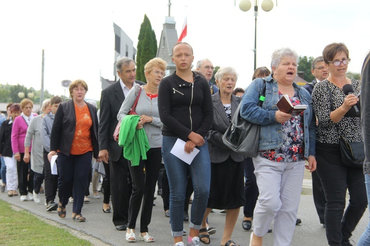 Z Jodłowej pod krzyż na granicy z Przeczycą