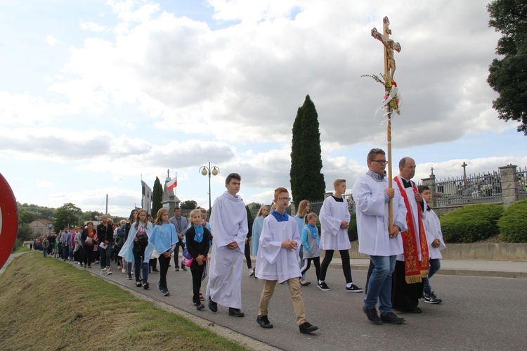 Z Jodłowej pod krzyż na granicy z Przeczycą