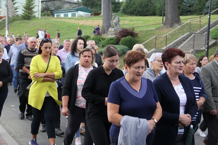 Z Jodłowej pod krzyż na granicy z Przeczycą