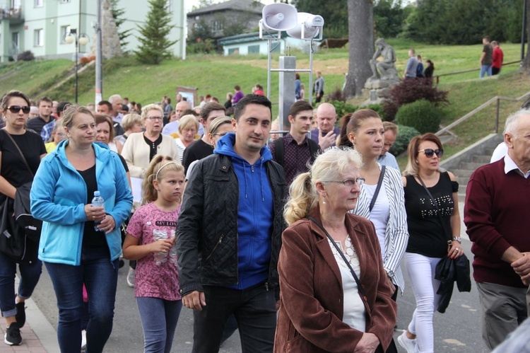 Z Jodłowej pod krzyż na granicy z Przeczycą