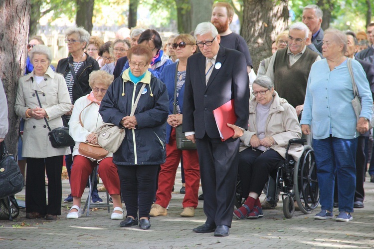 Polska pod Krzyżem - na Cmentarzu Ofiar Hitleryzmu 