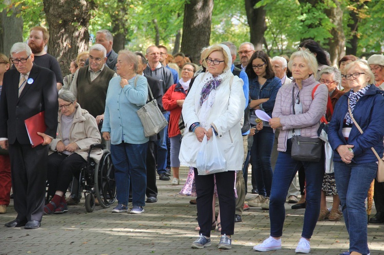 Polska pod Krzyżem - na Cmentarzu Ofiar Hitleryzmu 