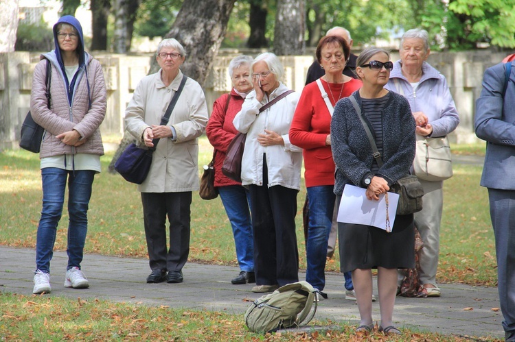 Polska pod Krzyżem - na Cmentarzu Ofiar Hitleryzmu 