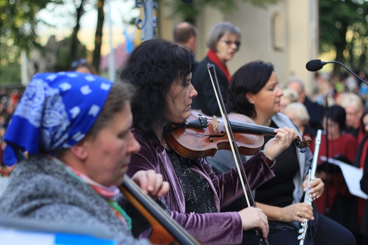 Góra Świętej Anny: Nabożeństwo ze świecami