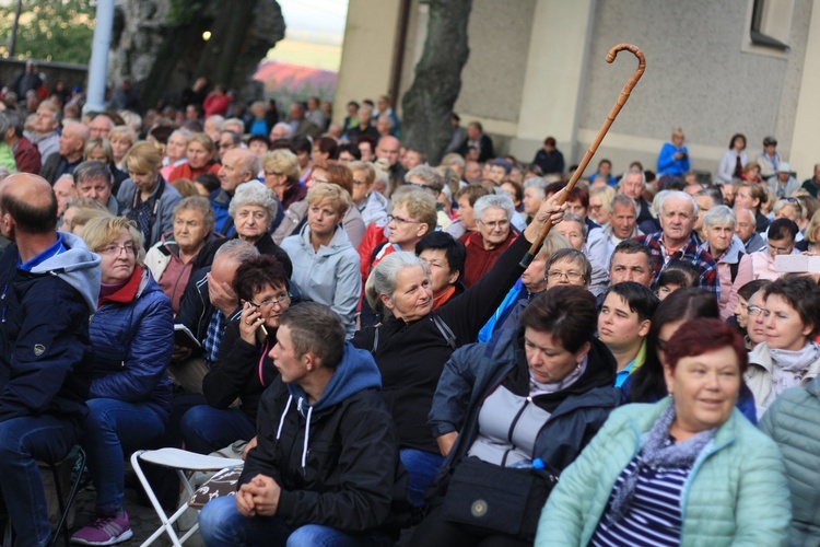 Góra Świętej Anny: Nabożeństwo ze świecami