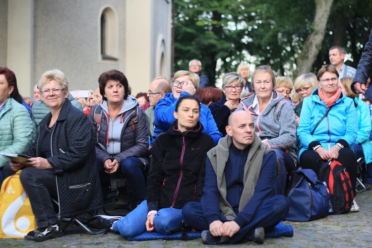 Góra Świętej Anny: Nabożeństwo ze świecami