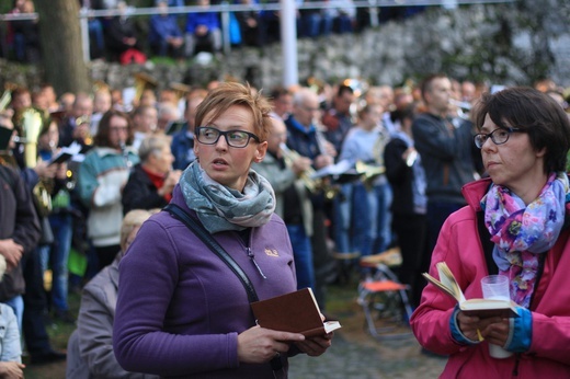 Góra Świętej Anny: Nabożeństwo ze świecami