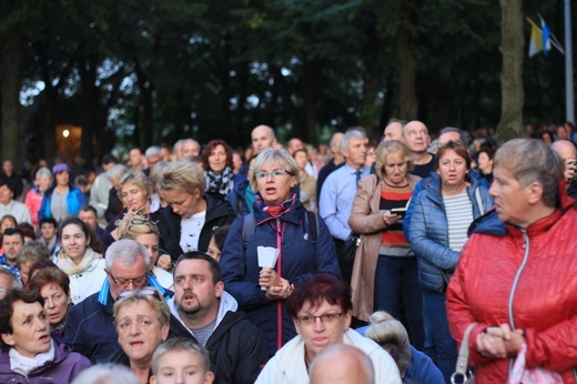 Góra Świętej Anny: Nabożeństwo ze świecami