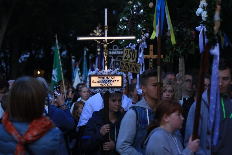 Góra Świętej Anny: Nabożeństwo ze świecami