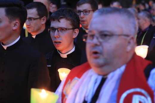 Góra Świętej Anny: Nabożeństwo ze świecami