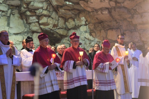 Góra Świętej Anny: Nabożeństwo ze świecami