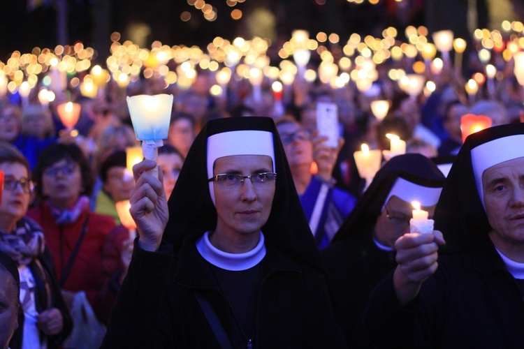 Góra Świętej Anny: Nabożeństwo ze świecami