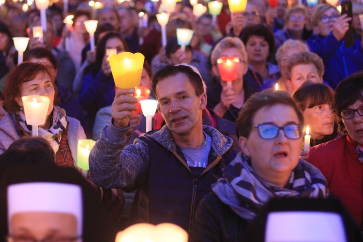 Góra Świętej Anny: Nabożeństwo ze świecami