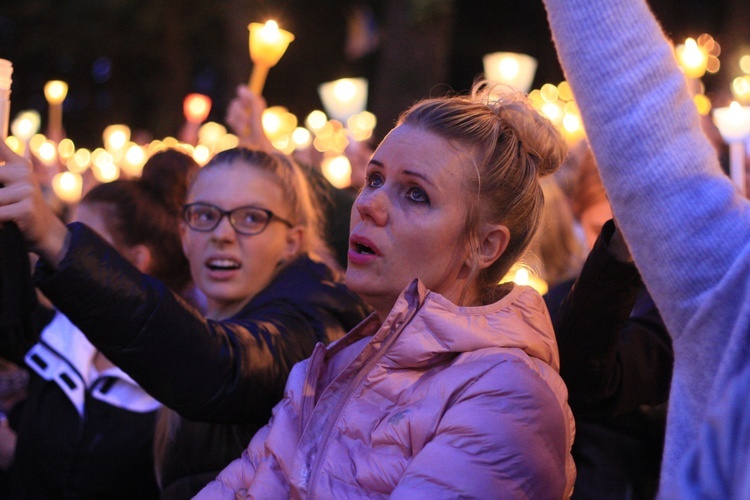 Góra Świętej Anny: Nabożeństwo ze świecami