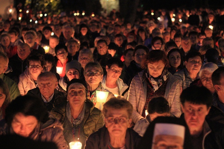 Góra Świętej Anny: Nabożeństwo ze świecami