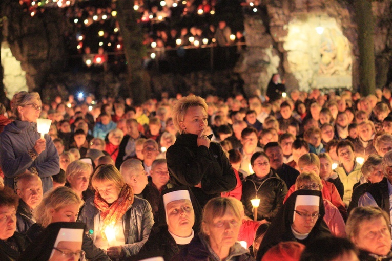 Góra Świętej Anny: Nabożeństwo ze świecami