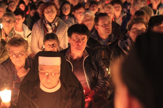 Góra Świętej Anny: Nabożeństwo ze świecami