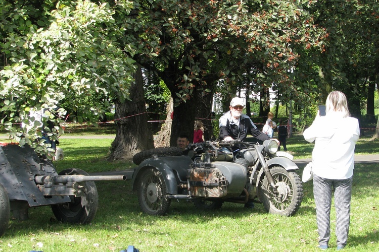 Katowice. Inscenizacja potyczki o wieżę spadochronową z 1939 roku