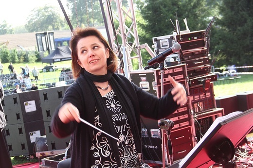 Pielgrzymka Diecezjalna do Skrzatusza. Adoracja Krzyża