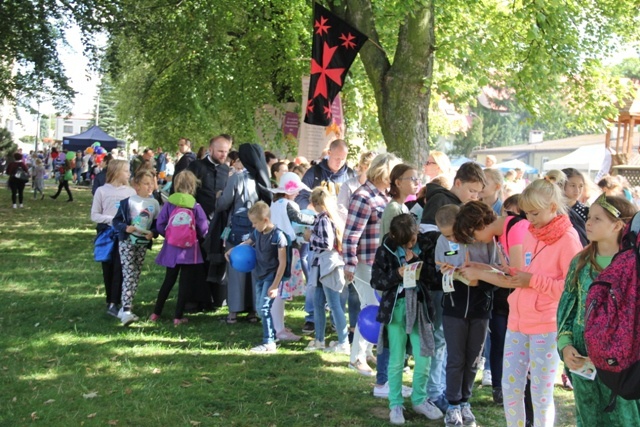 Rycerze i damy w Niepokalanowie 