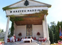 Mogiła. Przyszli, by nauczyć się Krzyża 