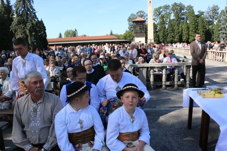 Odpust w opactwie cystersów w Mogile ku czci Podwyższenia Krzyża Świętego